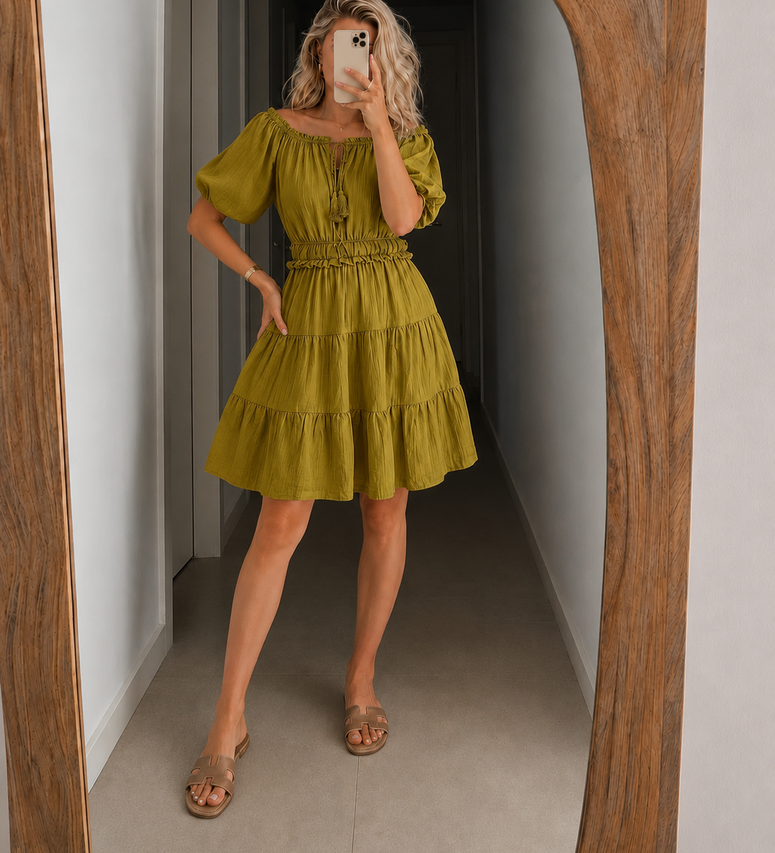 Mila Õlavarre Kleid