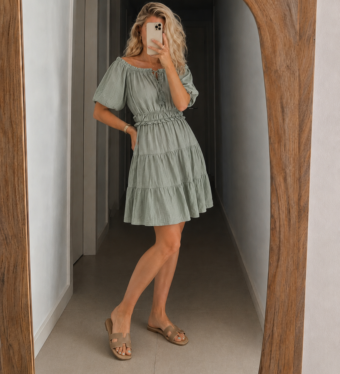 Mila Õlavarre Kleid